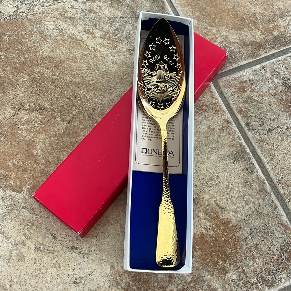 1776 Oneida cake serving spoon